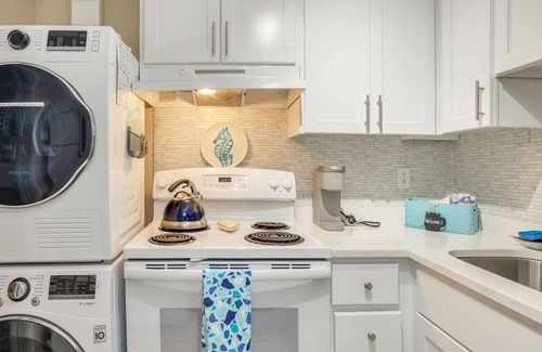South Beach Condo | Beautiful 1 Bedroom Bluff Villa with view of Sound