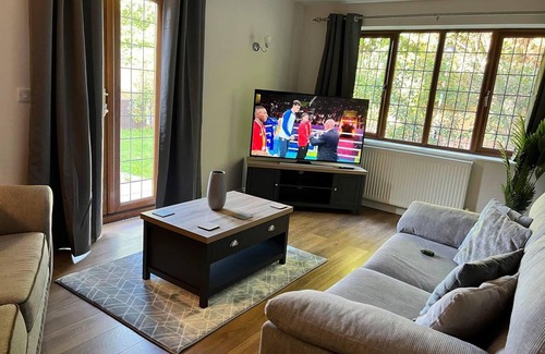 Lincoln House | Beautiful 2-bed House in Lincoln