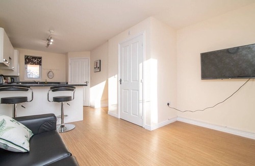 Wolverhampton House | Beautiful 2-bedroom house with parking and garden