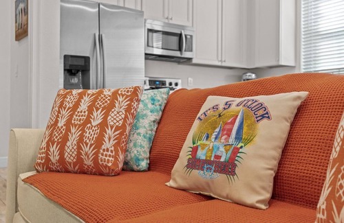 West Kissimmee Cottage | Beautiful 2BD Cottage w/spa near Disney Theme Parks