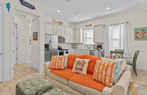 West Kissimmee Cottage | Beautiful 2BD Cottage w/spa near Disney Theme Parks