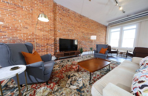 Wooster Apartment | Beautiful 2BR/2BA Downtown Loft Apartment