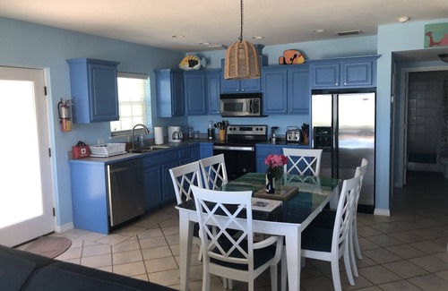 North Side Villa | BEAUTIFUL 3 BEDROOM VILLA LOCATED DIRECTLY ON THE BEACH, EXCELLENT SNORKELING