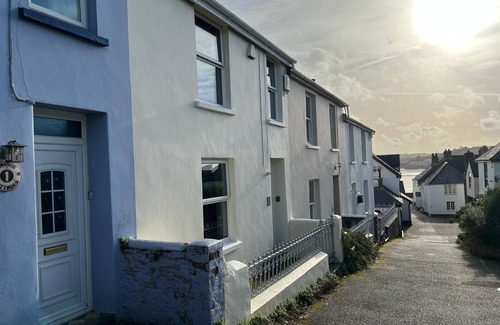 Instow Cottage | Beautiful 3 Bedroom Cottage, Close To Waterfront In Charming Coastal Village