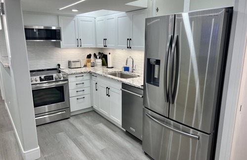 Jasper Place House | Beautiful 3 Bedrooms with 2 Baths