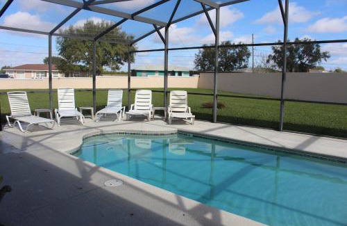 Haines City Villa | Beautiful 4 Bed Villa in Orlando sleeping 10