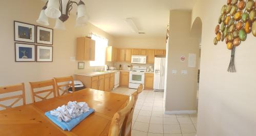 Haines City Villa | Beautiful 4 Bed Villa in Orlando sleeping 10