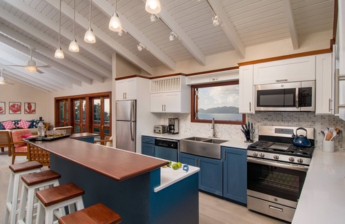 West End Villa | Beautiful 4 bed villa, overlooking the surf of Apple Bay with large pool, A/C