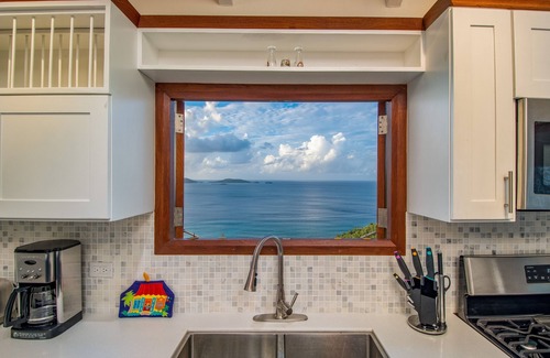 West End Villa | Beautiful 4 bed villa, overlooking the surf of Apple Bay with large pool, A/C