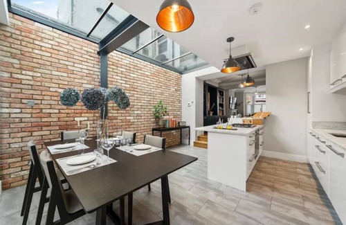 Latchmere House | Beautiful 4 Bedroom Townhouse with Garden in Battersea/Chelsea