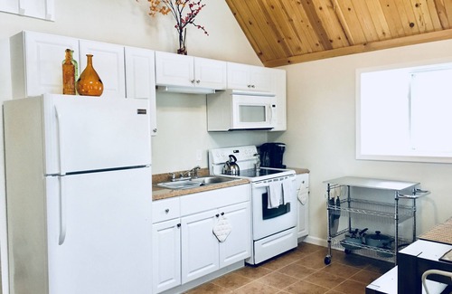 White Mills House | Beautiful 4 Season Lakefront Chalet in the Poconos!