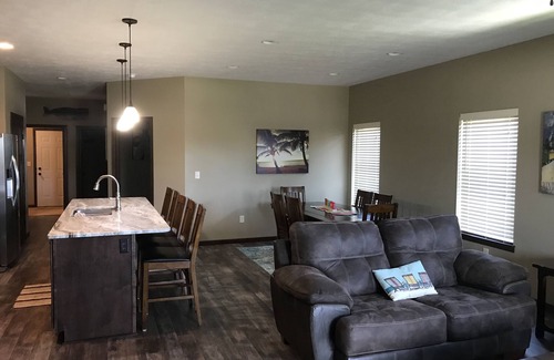 Arnolds Park Cabin | Beautiful 5 bedroom 3 bath cabin at Bridges Bay