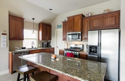 Mansfield House | Beautiful 5BD/3BA Near BLD/Waterpark/AT&T Stadium