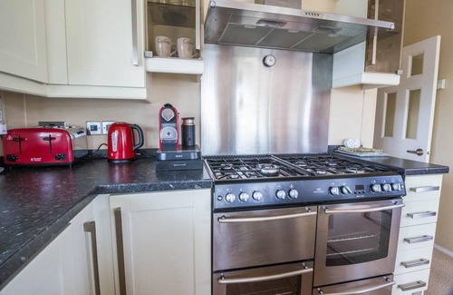 Great Yarmouth Cabin | Beautiful 6 berth lodge at Cherry Tree Holiday Park ref 70002TG