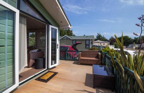 Great Yarmouth Cabin | Beautiful 6 Berth Lodge At Cherry Tree Holiday Park Ref 70002Tg