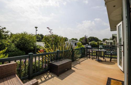 Great Yarmouth Cabin | Beautiful 6 Berth Lodge At Cherry Tree Holiday Park Ref 70002Tg