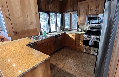 Snowmass Village House | Beautiful 6BR house on Snowmass mountain w easy access to ski in and out