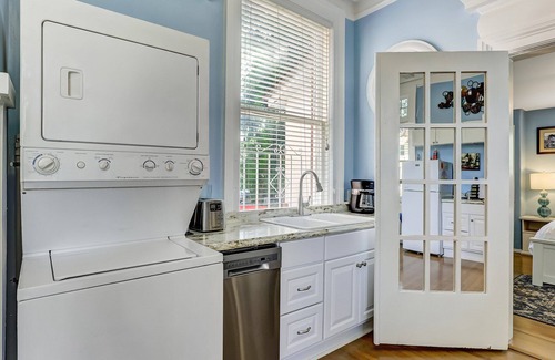 Thomas Square House | Beautiful 7 Bedroom Home for 20 Heated Pool Access