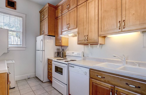 Thomas Square House | Beautiful 7 Bedroom Home for 20 Heated Pool Access