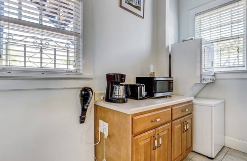 Thomas Square House | Beautiful 7 Bedroom Home for 20 Heated Pool Access
