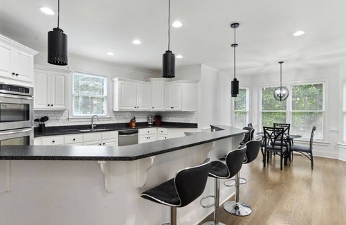 Lithonia House | Beautiful 9 bedroom home 20 mins from Airport and Downtown