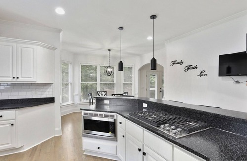 Lithonia House | Beautiful 9 bedroom home 20 mins from Airport and Downtown