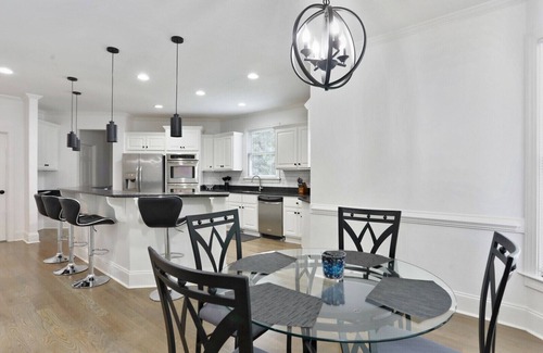 Lithonia House | Beautiful 9 bedroom home 20 mins from Airport and Downtown