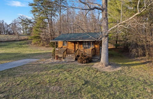 Sevierville Cabin | Beautiful, Affordable, Cabin Near Pigeon Forge For Couples!