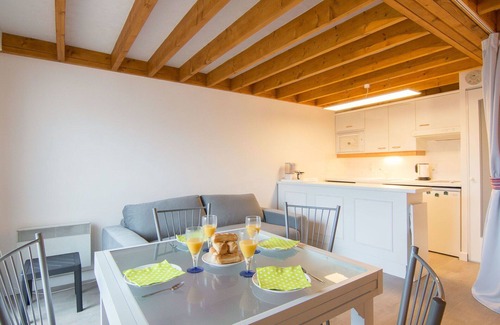 Morbihan Apartment | Beautiful apartment for 4 people with pool, WIFI, TV and balcony