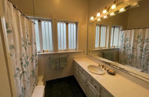 Audubon House | Beautiful Aububon Park Uptown Home