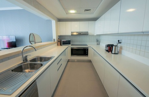 Dubai Marina Apartment | *Beautiful-Beach-Front-Oceanfront- 4-BR- Spacious -Apartment On JBR Walk*