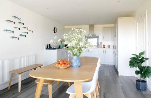 Nefyn House | Beautiful beach side homes sleeping 16 guests with a Hot Tub