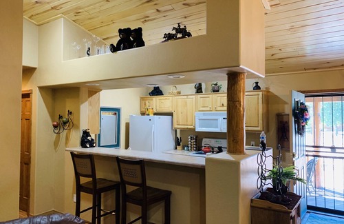 Heber Cabin | Beautiful Bear Pond Cabin WiFi, Dish Satellite, horseback riding