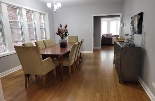 South Shore Apartment | Beautiful Big 3 bedroom Quiet Apt near downtown