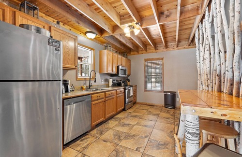 Lead House | Beautiful Black Hills 4 Bedroom Vacation Home W/Hot Tub on Deer Mountain, Lead