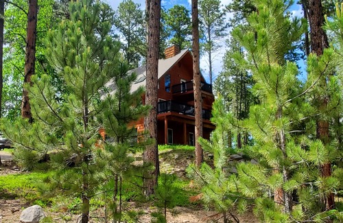 Lead House | Beautiful Black Hills 4 Bedroom Vacation Home W/Hot Tub on Deer Mountain, Lead