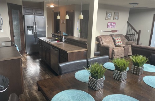 Arnolds Park Cabin | Beautiful Bridges Bay Cabin w 3BD + Loft, 2.5Bath, 1717 sq ft, 6 daily waterpark