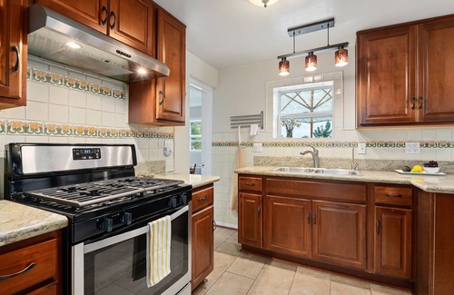 Eucalyptus Hill Cottage | Beautiful bungalow with stunning views of Montecito Country Club!