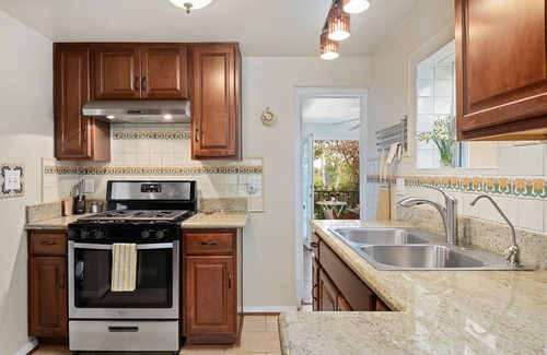 Eucalyptus Hill Cottage | Beautiful bungalow with stunning views of Montecito Country Club!