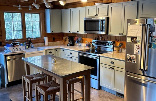 Bethel Cabin | Beautiful Cabin Near Skiing, Hiking, Golf