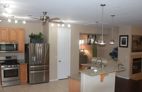 Mesa House | Beautiful/Comfy/Love Pets/Pool/Patio/WC Access/Near 202S /N & Gateway Airport