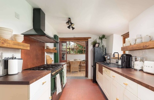 Chilcompton House | Beautiful Cottage nr Mendip Hills, Private Parking