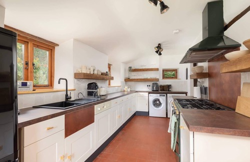 Chilcompton House | Beautiful Cottage nr Mendip Hills, Private Parking