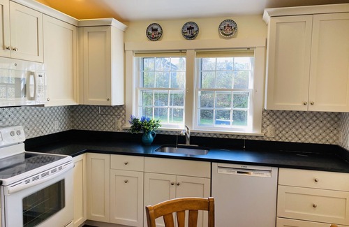 Nantucket Town Cottage | BEAUTIFUL COTTAGE ON ORANGE STREET, WALK TO MAIN! BOOKING NOW FOR 2026!
