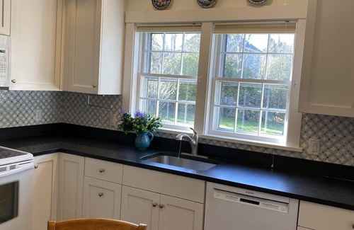 Nantucket Town Cottage | BEAUTIFUL COTTAGE ON ORANGE STREET, WALK TO MAIN! BOOKING NOW FOR 2026!
