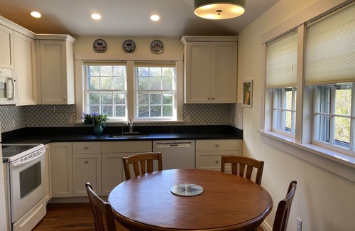 Nantucket Town Cottage | BEAUTIFUL COTTAGE ON ORANGE STREET, WALK TO MAIN! BOOKING NOW FOR 2026!