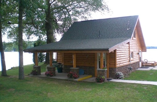 Indian River Cottage | Beautiful Cottage on Mullett Lake