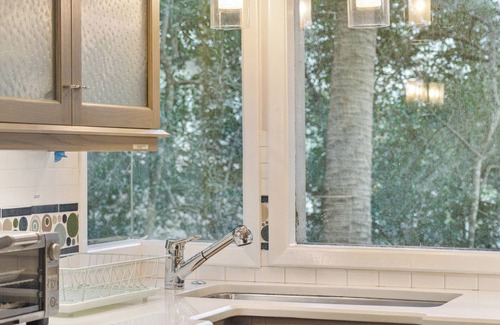 Isle of Palms Cottage | Beautiful cottage on lagoon,walk to beach, great for couples or families