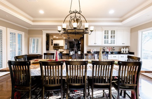 Valley Mills House | Beautiful Country Home Minutes from Magnolia & Baylor Pool HotTub River Front