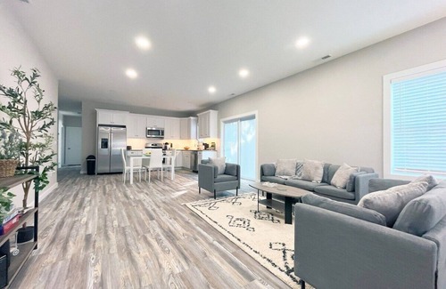 Cleveland Heights House | Beautiful Cozy *New Build Home* - Pet Friendly